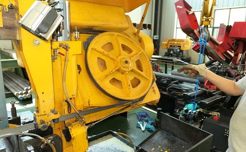 熊口管理区金属带锯床的日常使用和保养注意事项！